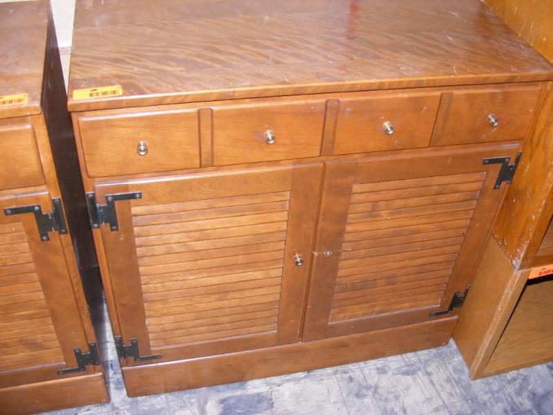 lot 71 image: Wooden Cabinet Ethan Allen, Baumrit...