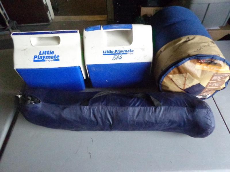 lot 16 image: Rugged Exposure tent, 2 Igloo coole...