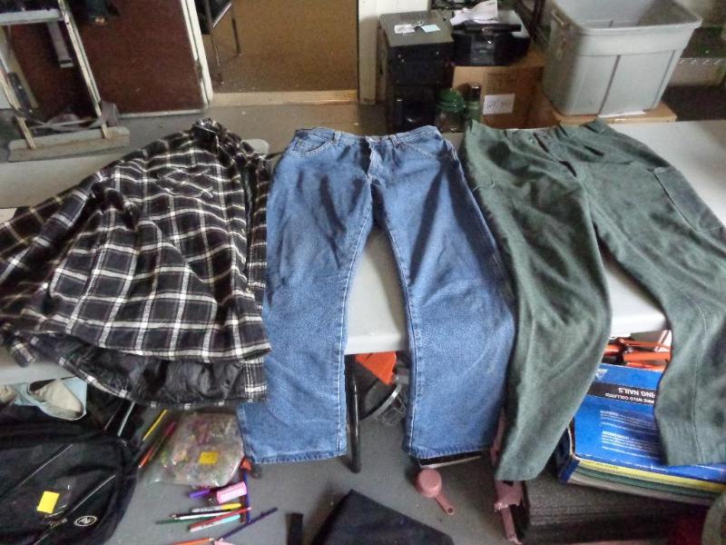 lot 18 image: Wrangler lined jeans size 32x32, Wr...