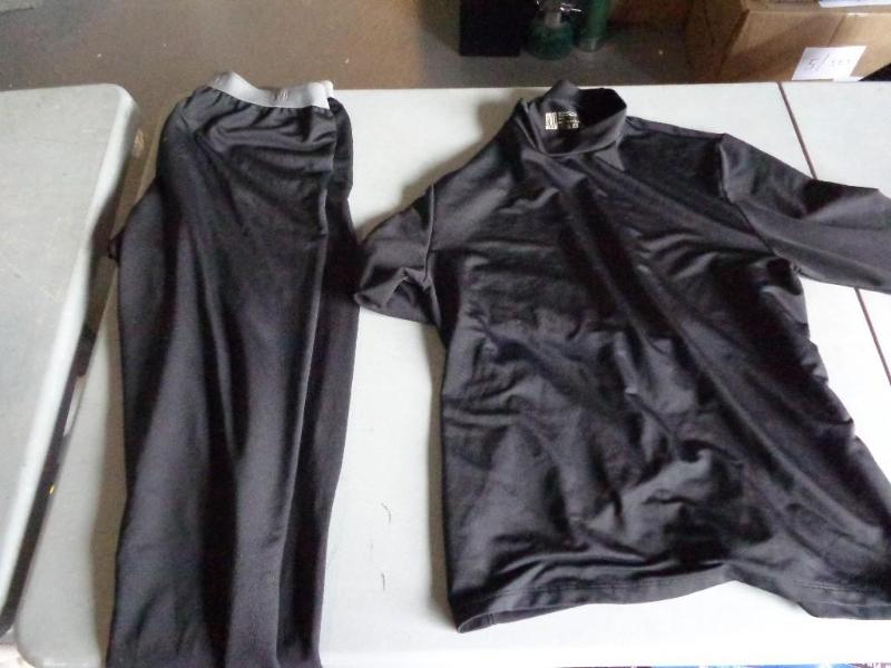 lot 19 image: BVD thermal pants and long sleeve s...