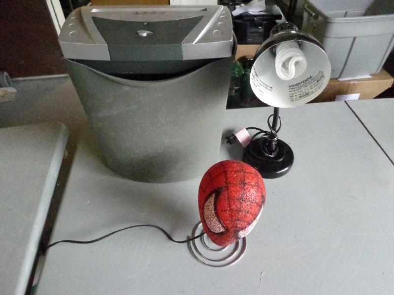 lot 24 image: Novitech shredder, desk lamp and Sp...