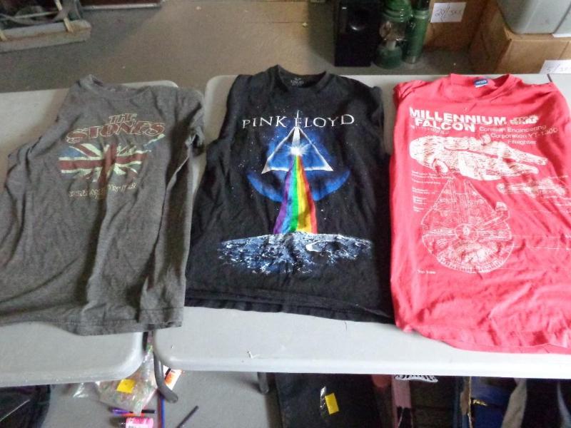 lot 29 image: 3 logo T-shirts. Logos include Star...