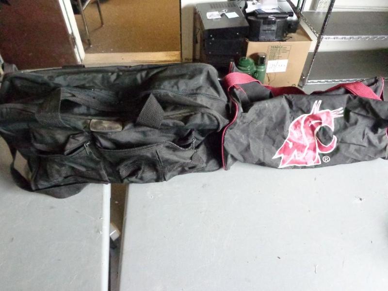 lot 38 image: 2 Rolling duffel bags and 2 duffel ...
