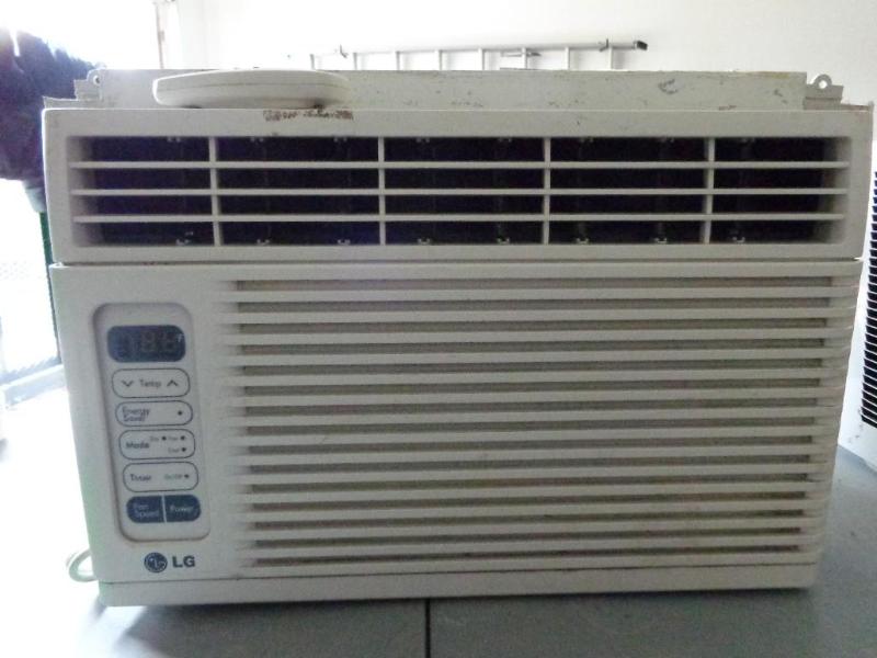 lot 4 image: LG 6,500 BTU window AC unit Wremo...