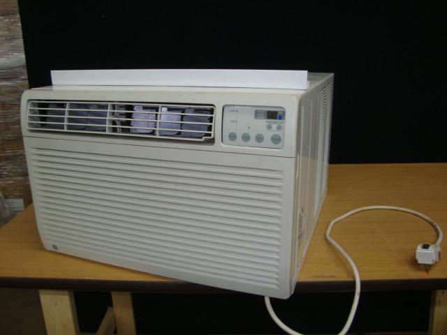 lot 111 image: GE 18,000BTUhr Air Conditioner, 22...