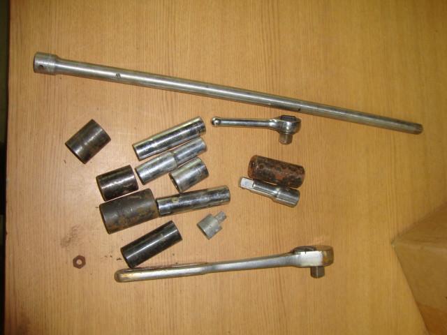 lot 16 image: Lot of 12in Drive Ratchets, Socket...