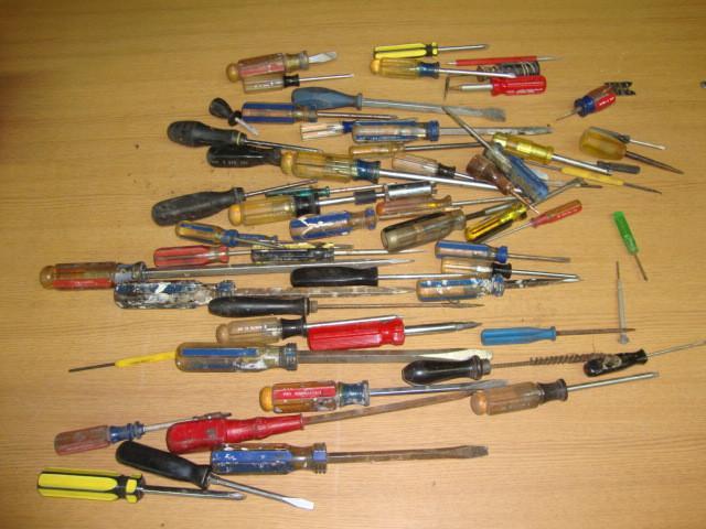 lot 27 image: Large Lot of Assorted Screwdrivers...