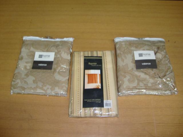 lot 71 image: Lot of 2 New JC Penny 54in Valences...