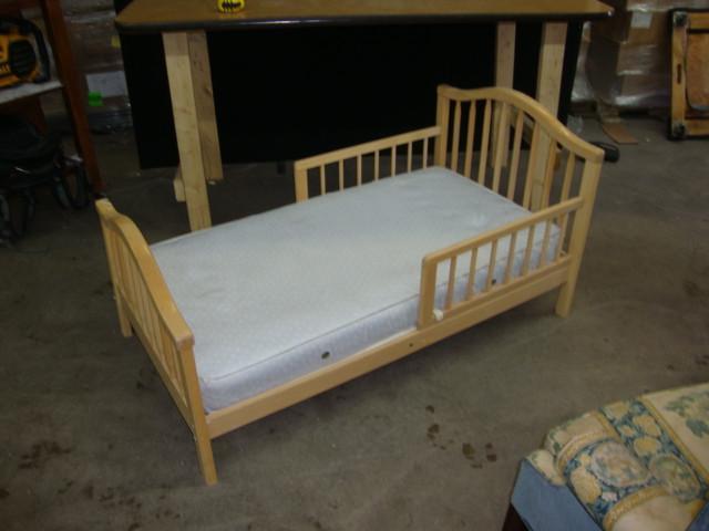 lot 89 image: Wooden Childrens Bed, 54in x 30in x...