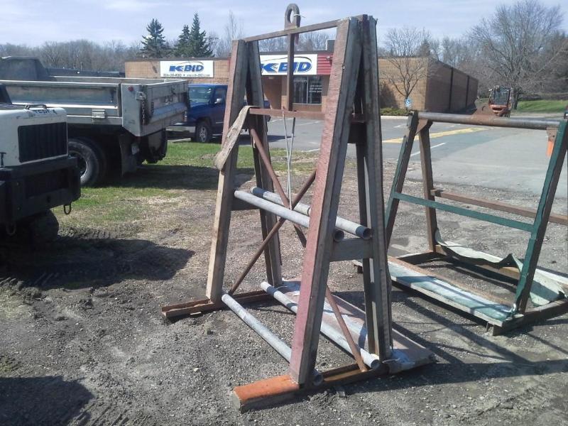 lot 15 image: LIFT FRAME