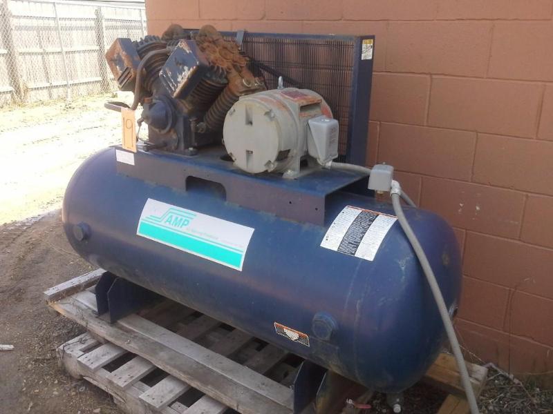 lot 19 image: AIR COMPRESSOR