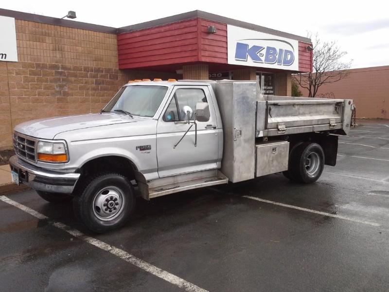 lot 3 image: 1997 Ford F350