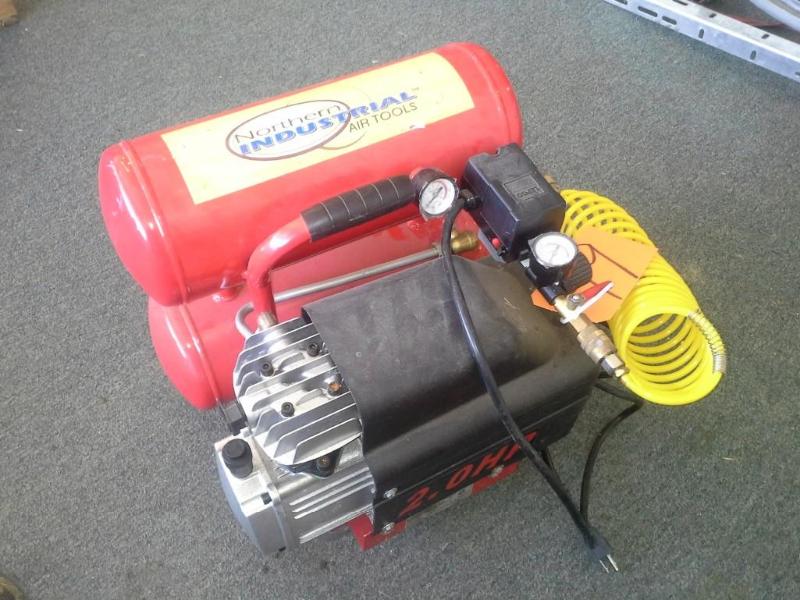 lot 49 image: Portable air compressor