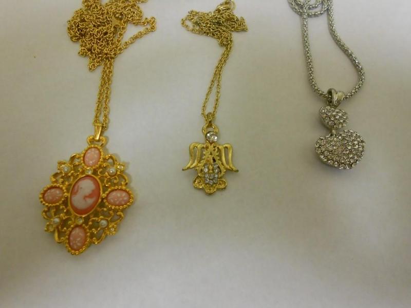 3 count Pendant Necklaces with chai...