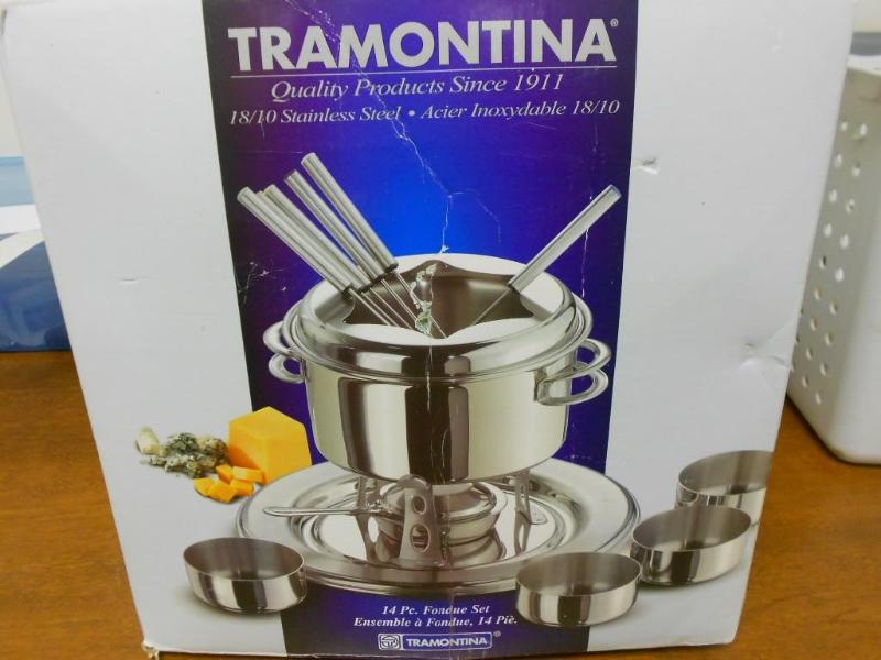NEW Tramontina 14 piece Fondue Set....
