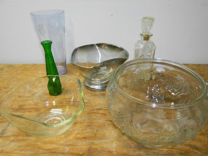Decorative glass bowls, vases and b...