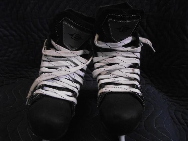 lot 114 image: Easton Size 3.0 Ice Skates   S50  ...