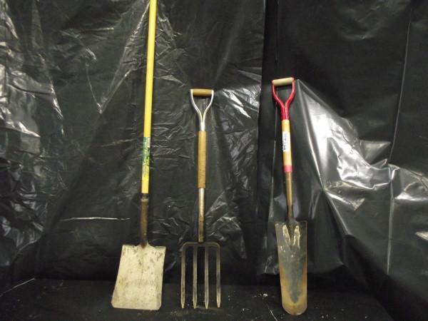 lot 52 image: (1) Shovel, (1) Heavy Duty Pitch Fo...