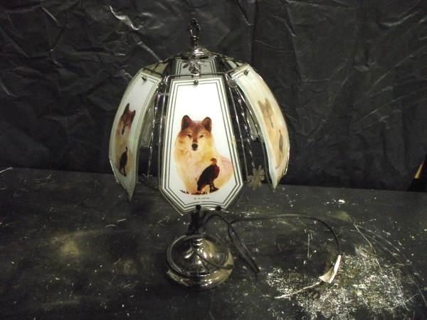 lot 66 image: Desk Lamp   Plugged in and works ...