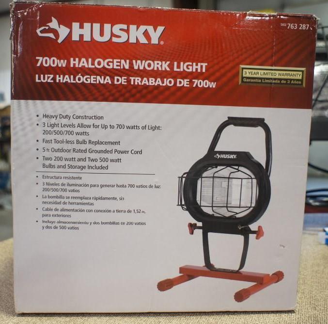 lot 50 image: Husky 700 watt work light. Tested w...
