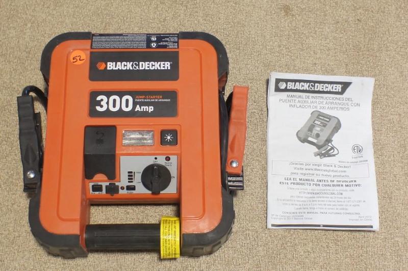 lot 52 image: Black and Decker 300 amp jump start...