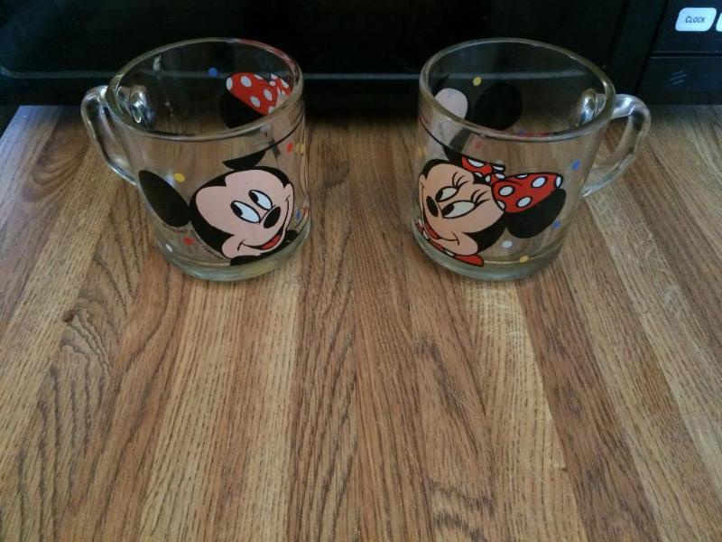 micky minniy coffee cups...