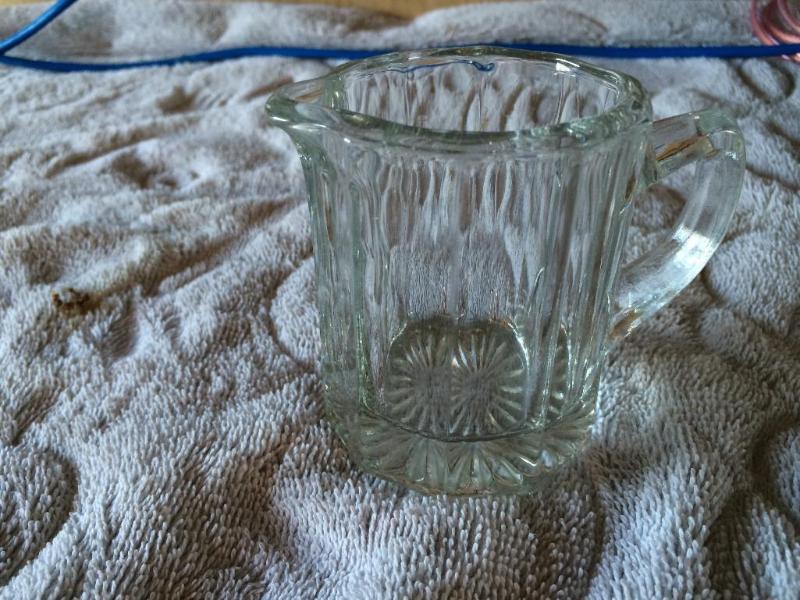 little creamer cup...