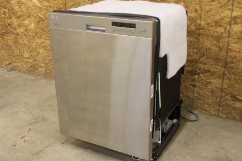 USED LG SEMI-INTEGRATED DISHWASHER WITH FLEXIBLE EASYRACK SYSTEM