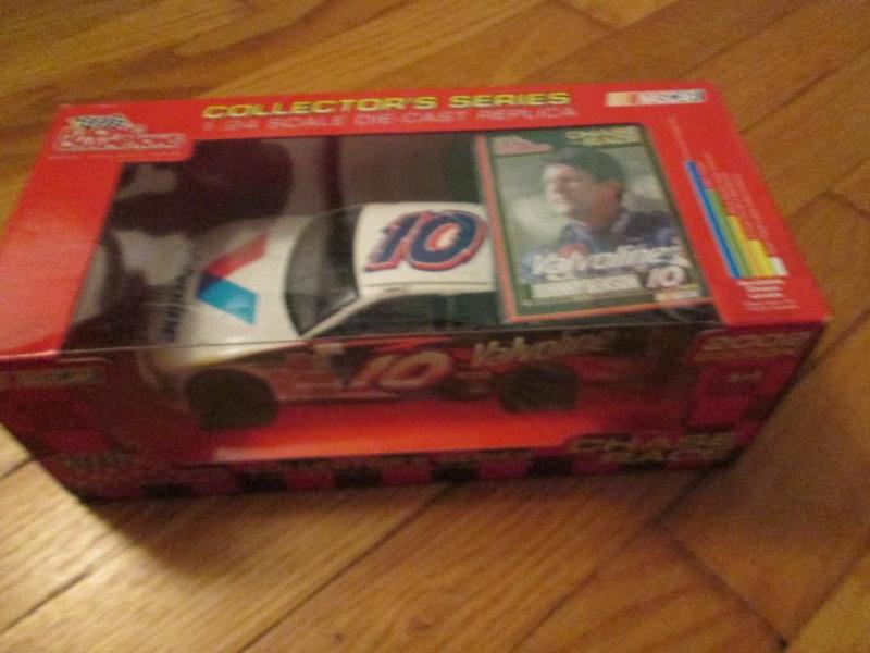 lot 169 image: NASCAR 124 scale 2002 edition 10 J...