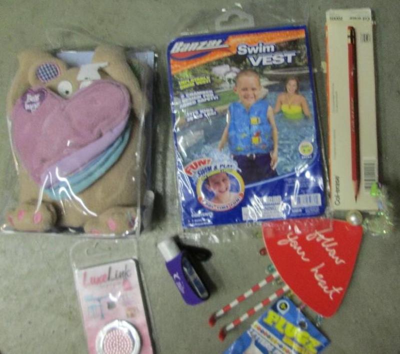 lot 29 image: Wholesale lot oc kids items...