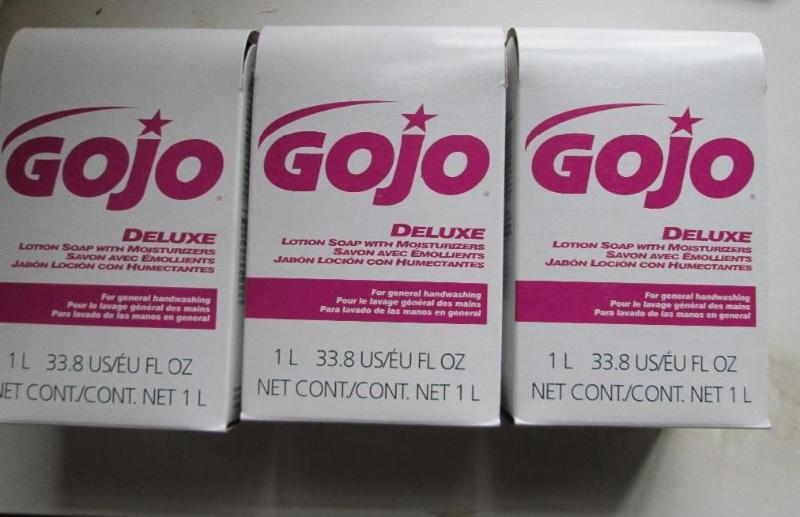 lot 32 image: Lot of 3 GOJO liquid soap pouches...
