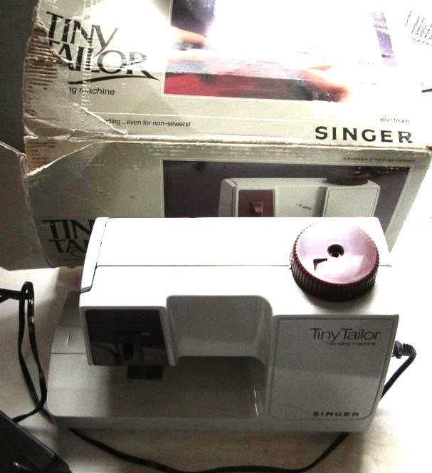 lot 36 image: Singer Tiny Tailor sewing machine...