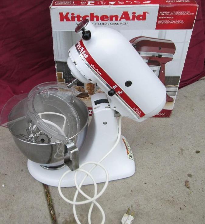 lot 51 image: Kitchen Aid 5 quart tilt stand mixe...