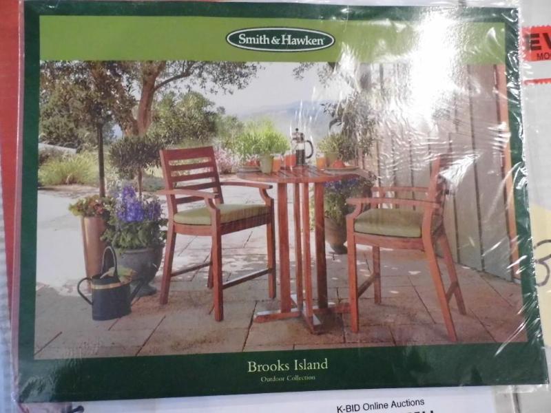 Smith & Hawkin Brooks Island Chairs