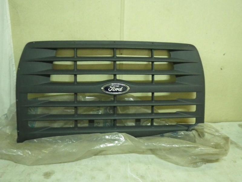 Ford L series grill, looks new...