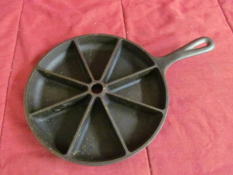 Metal Lodge Corn Bread Skillet...