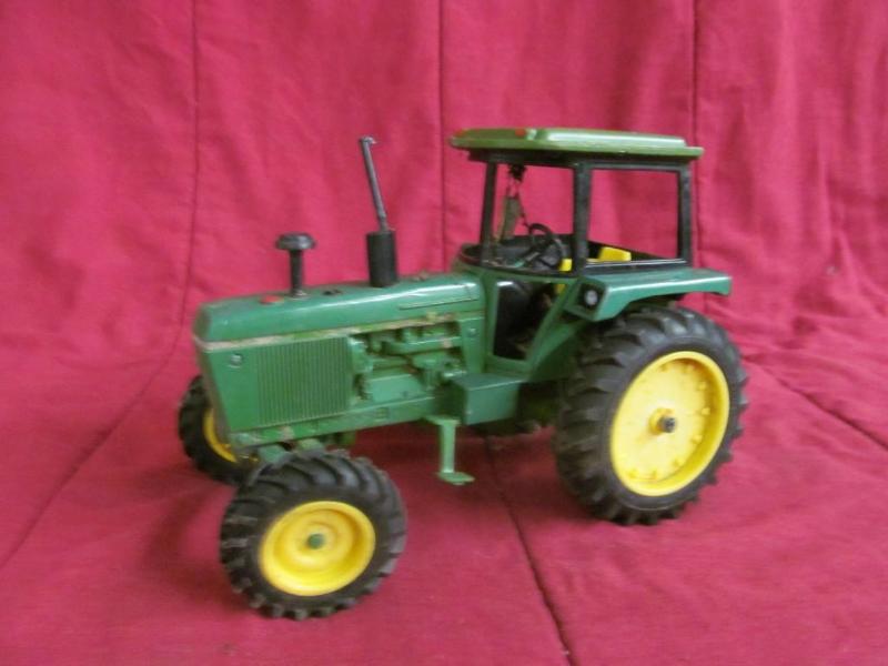 John Deere Ertl&nbspTractor, 10 in...