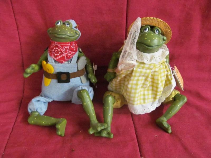 (2) 9 in Tall Russ Frogs - Handy Da...