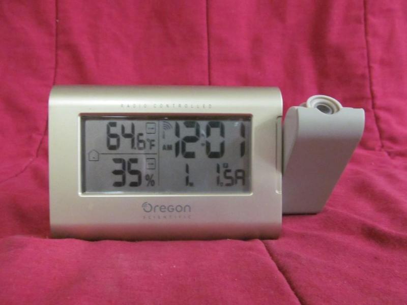 Electronic Alarm Clock with tempera...