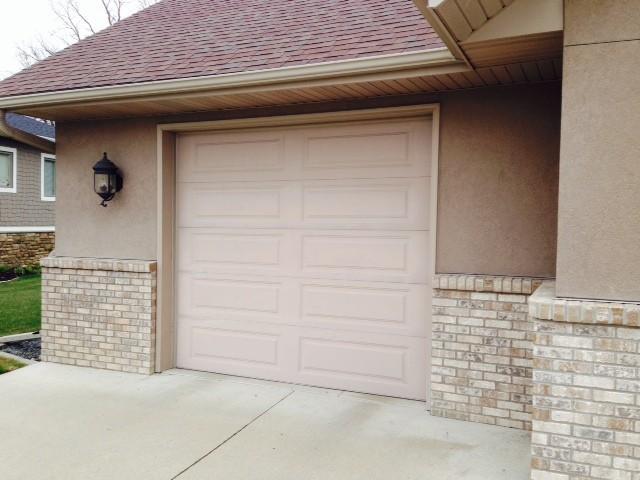 This is an insulated 9x8 Sandstone ...
