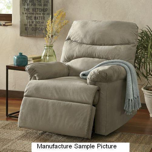 lot 153 image: Arcadia Microfiber Sage Green Recli...