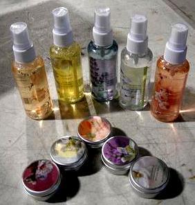 lot 197 image: Scented Secrets 5 Perfume Body Spra...
