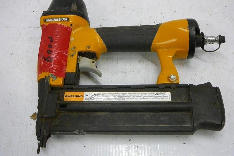 lot 101 image: Bostitch Air Stapler Brads WORKS So...