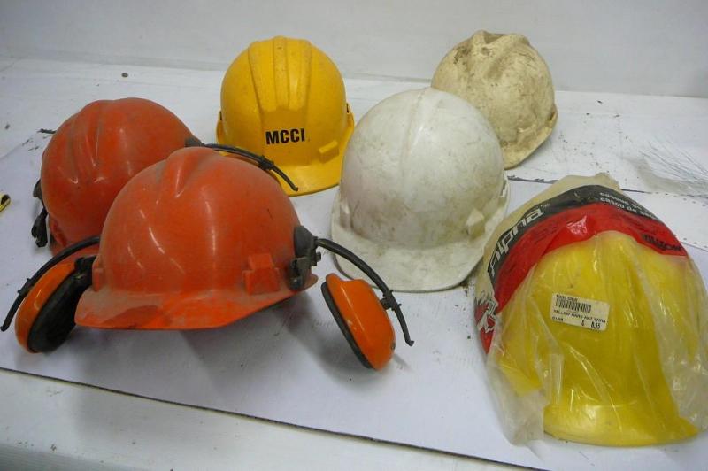 lot 103 image: Lot of Assorted Sizes, Color and Br...