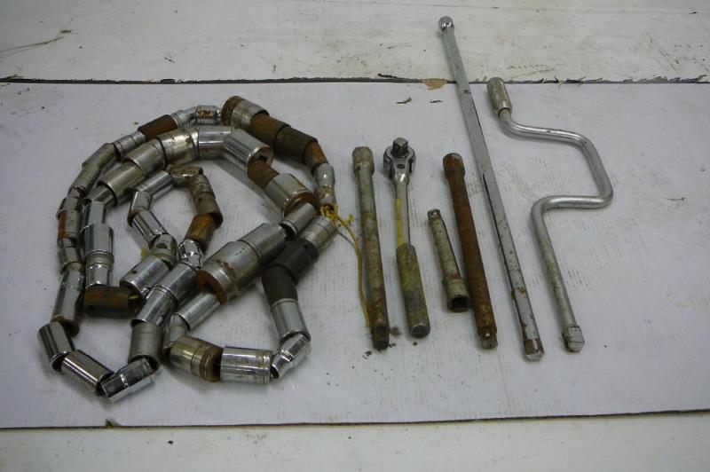 lot 115 image: Lot of 58 34" assorted sizes ...