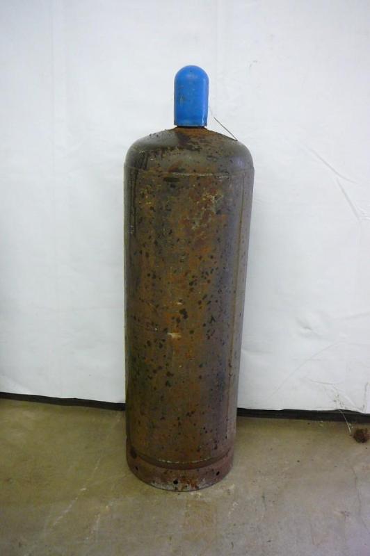 lot 139 image: 100lb&nbspLP Tank Sold &quotas is...