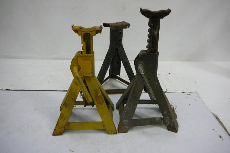 lot 20 image: 3 Jack stands 1- &nbsp3 ton pair S...