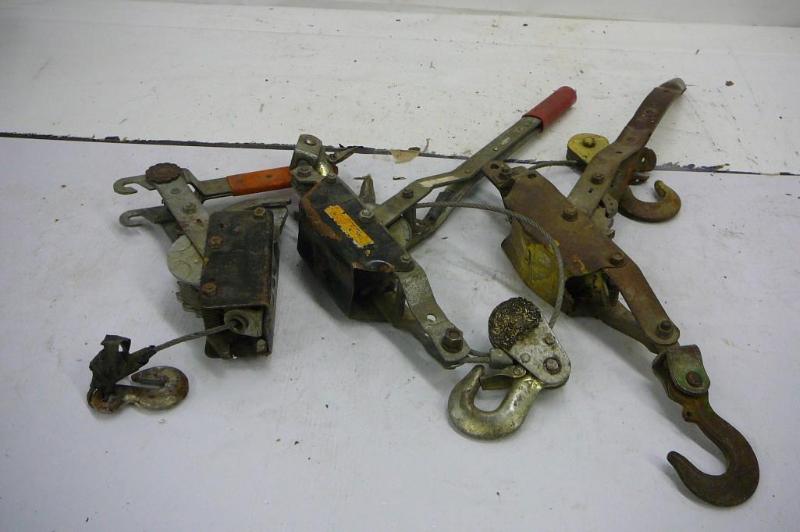 lot 25 image: 3 Cable tighteners Sold &quotas is...