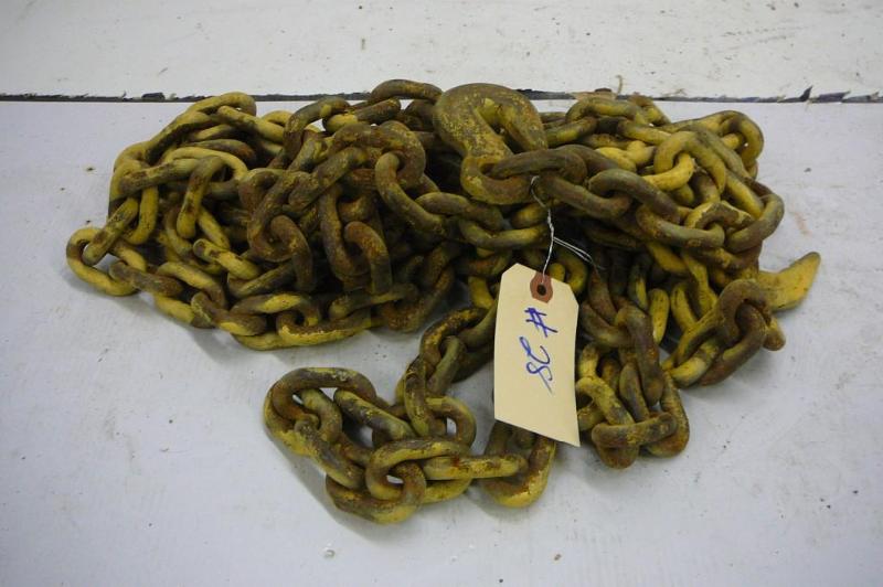 lot 28 image: 20 x 38 log chain with hooks   So...