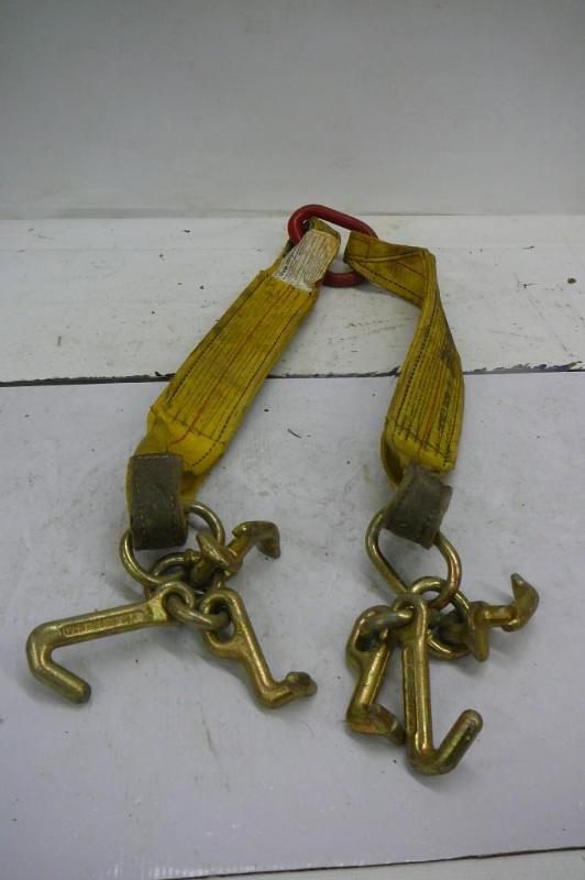 lot 33 image: Cargo sling with hooks 4,200lbs Sol...